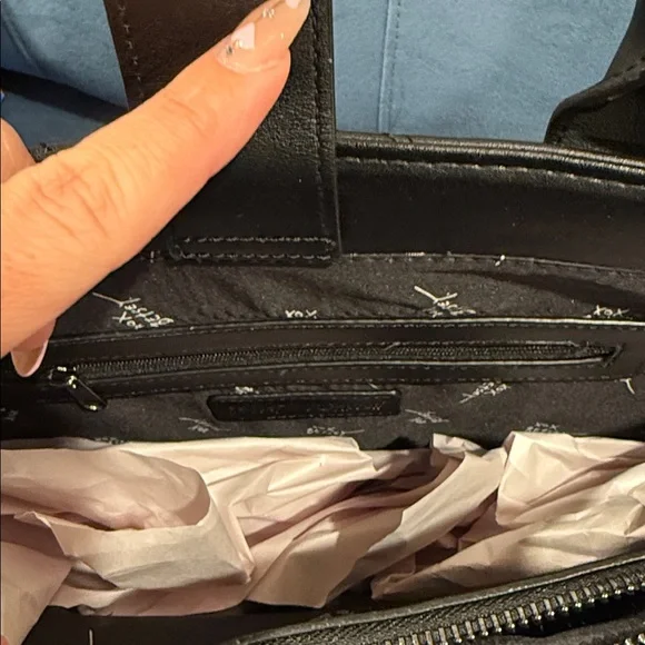 Betsey Johnson | Black Quilted Heart Tote Bag - Picture 10 of 10